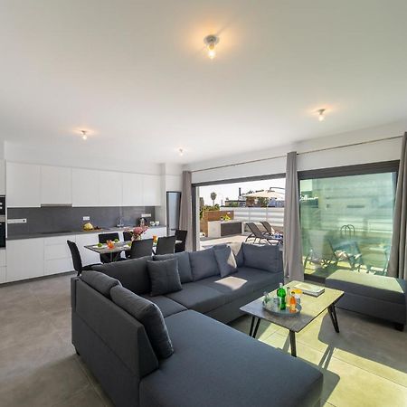 Villa Andre, Walking Distance To Coral Bay Пея Екстериор снимка