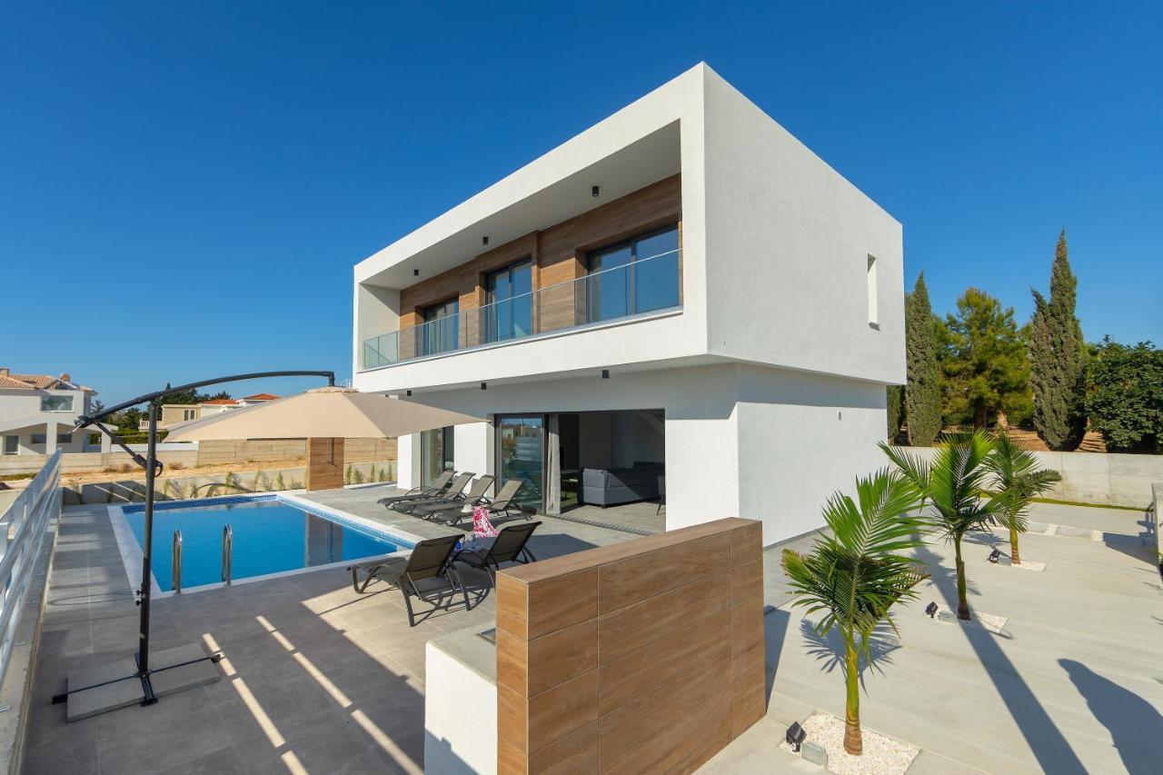 Villa Andre, Walking Distance To Coral Bay Пея Екстериор снимка
