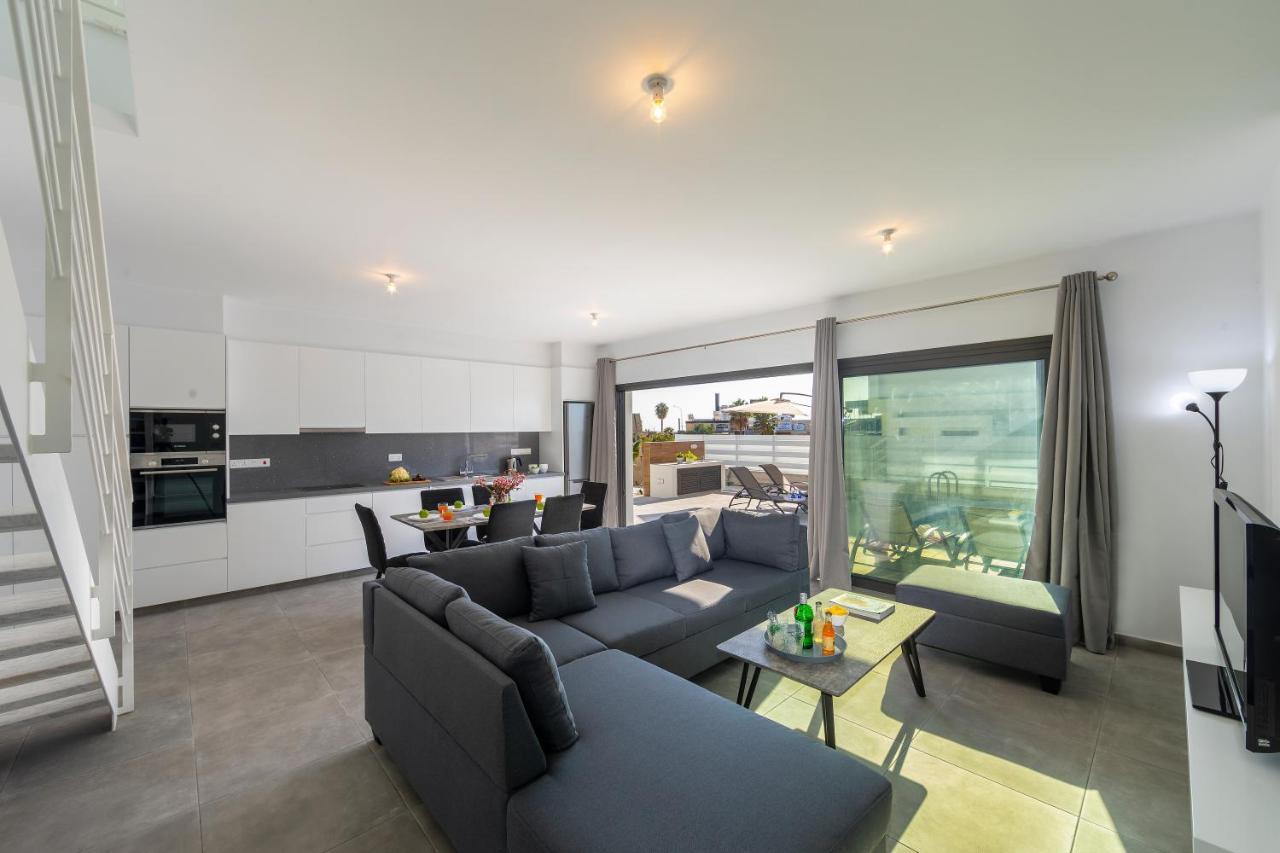 Villa Andre, Walking Distance To Coral Bay Пея Екстериор снимка