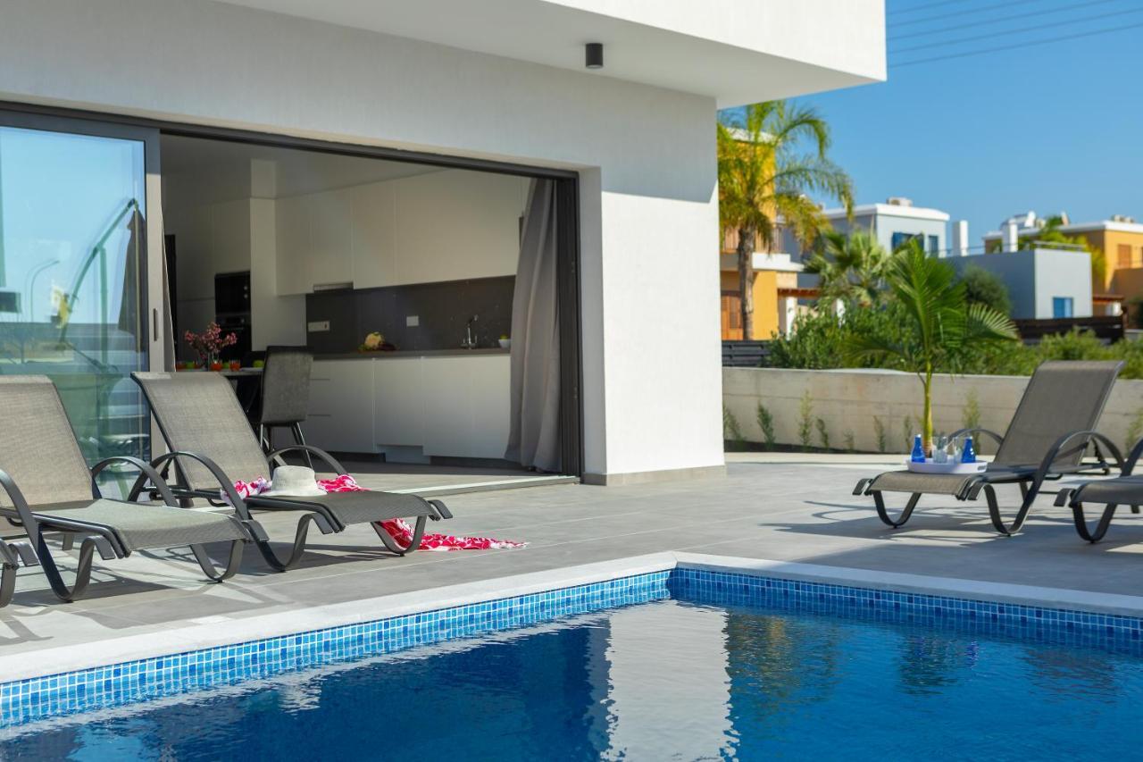Villa Andre, Walking Distance To Coral Bay Пея Екстериор снимка