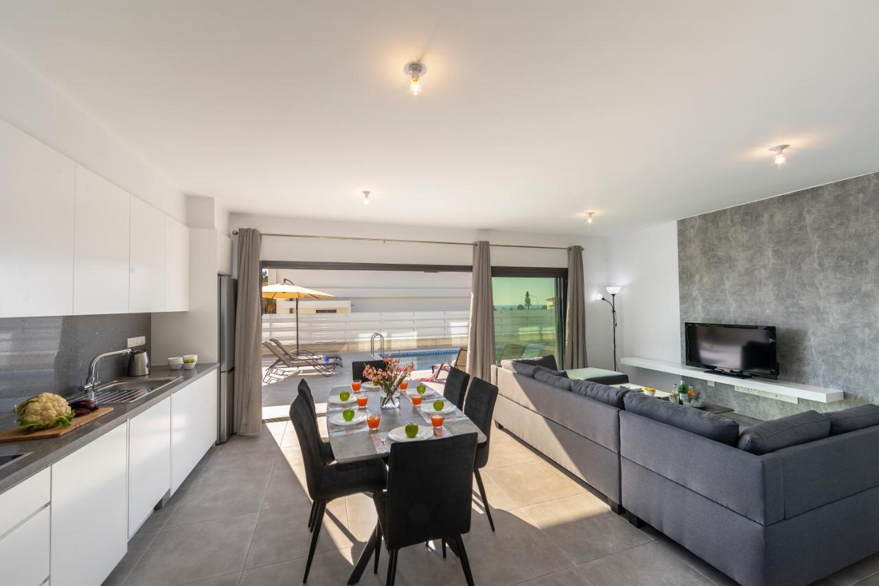 Villa Andre, Walking Distance To Coral Bay Пея Екстериор снимка
