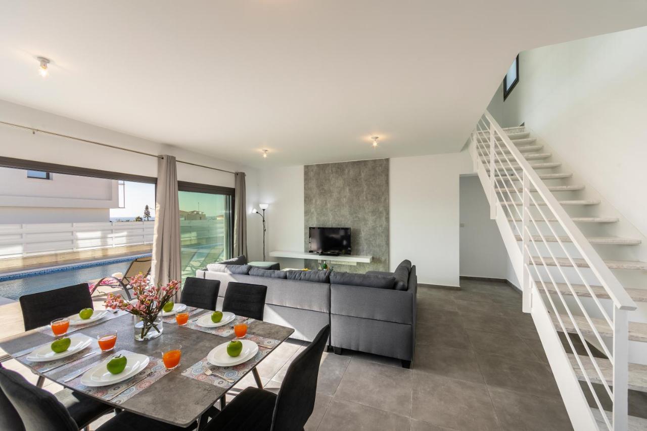 Villa Andre, Walking Distance To Coral Bay Пея Екстериор снимка