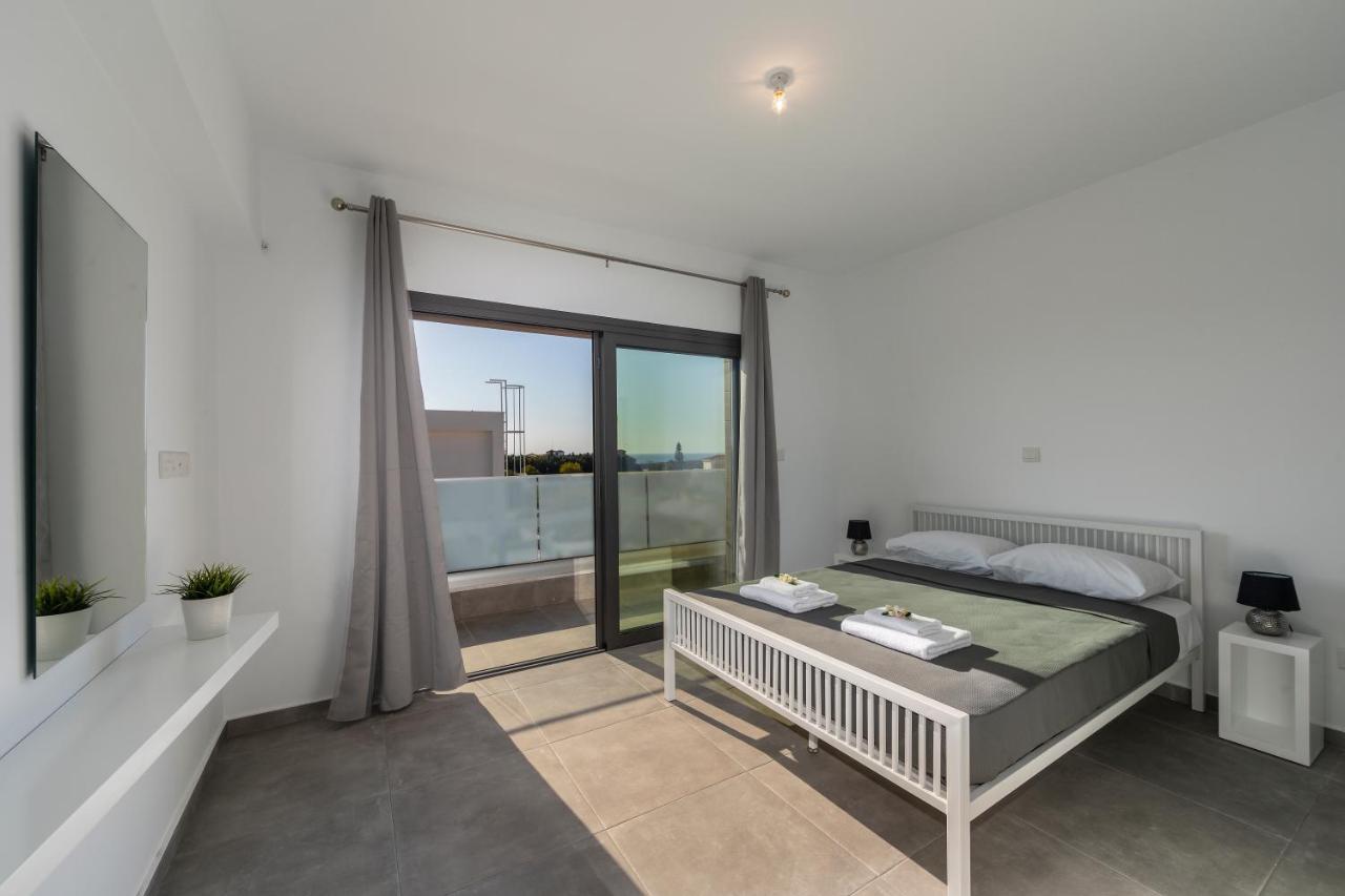 Villa Andre, Walking Distance To Coral Bay Пея Екстериор снимка