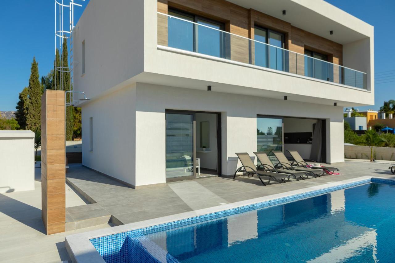 Villa Andre, Walking Distance To Coral Bay Пея Екстериор снимка