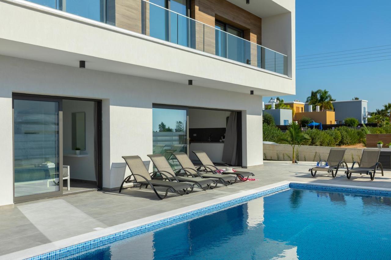 Villa Andre, Walking Distance To Coral Bay Пея Екстериор снимка
