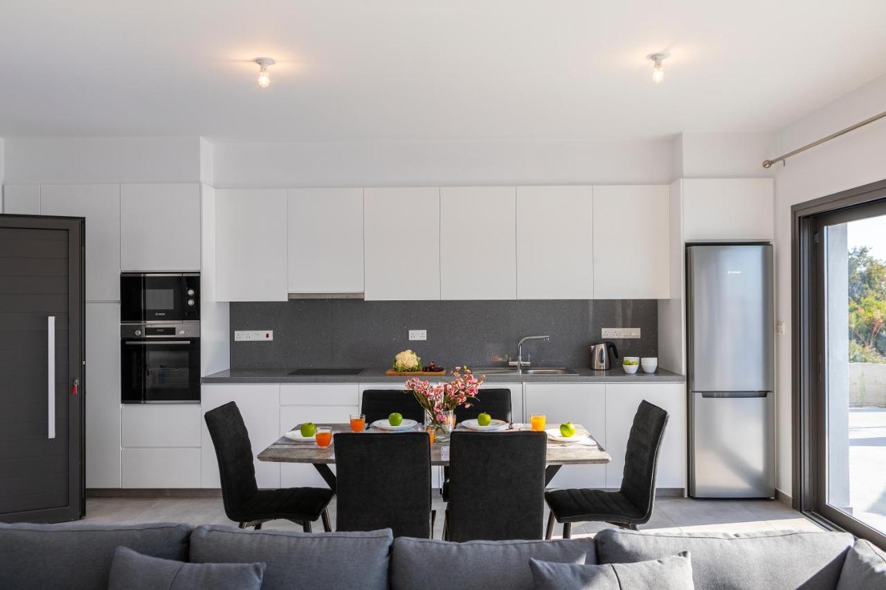 Villa Andre, Walking Distance To Coral Bay Пея Екстериор снимка