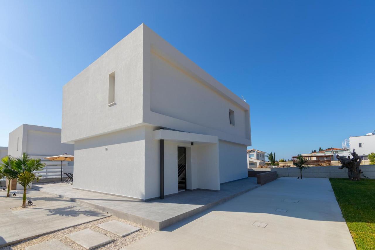 Villa Andre, Walking Distance To Coral Bay Пея Екстериор снимка