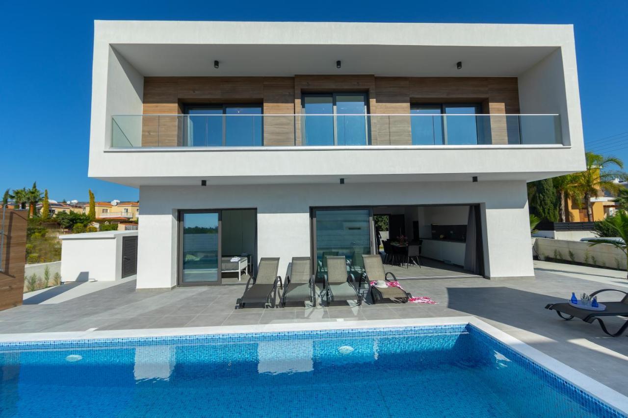Villa Andre, Walking Distance To Coral Bay Пея Екстериор снимка